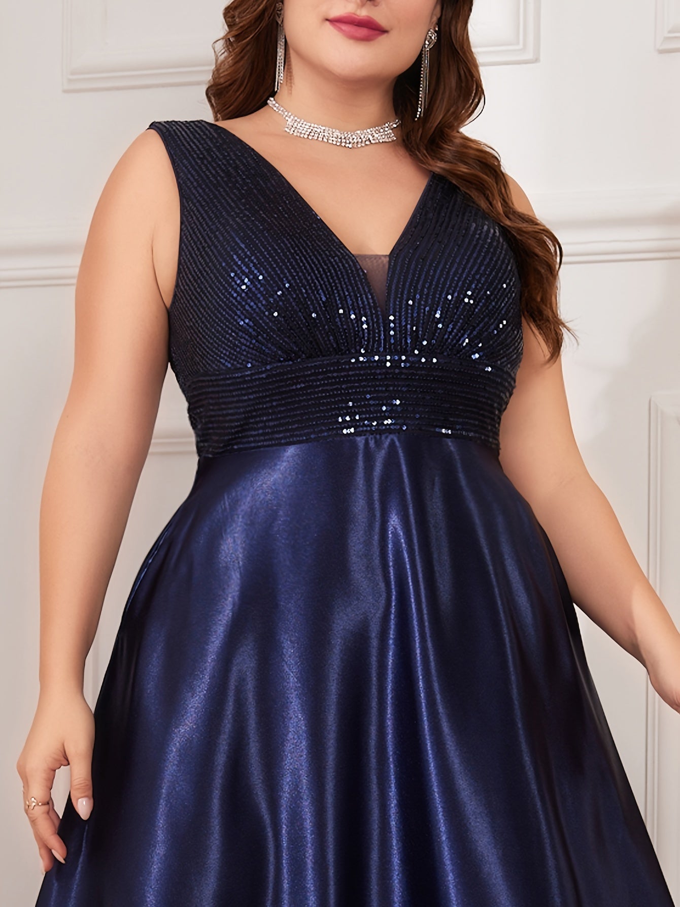 Plus Size Sequin Decor Bridesmaid Dress, Elegant V-neck Sleeveless Dress | XUIBOL