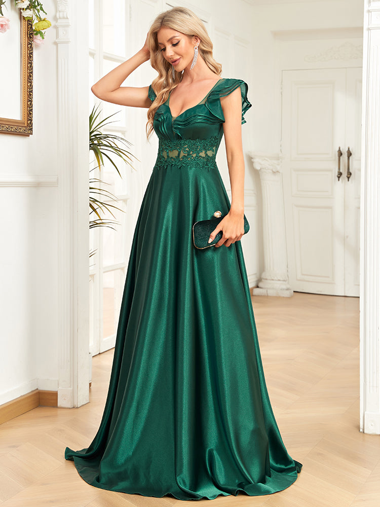 XUIBOL | Features a high slit and a flared Skirt