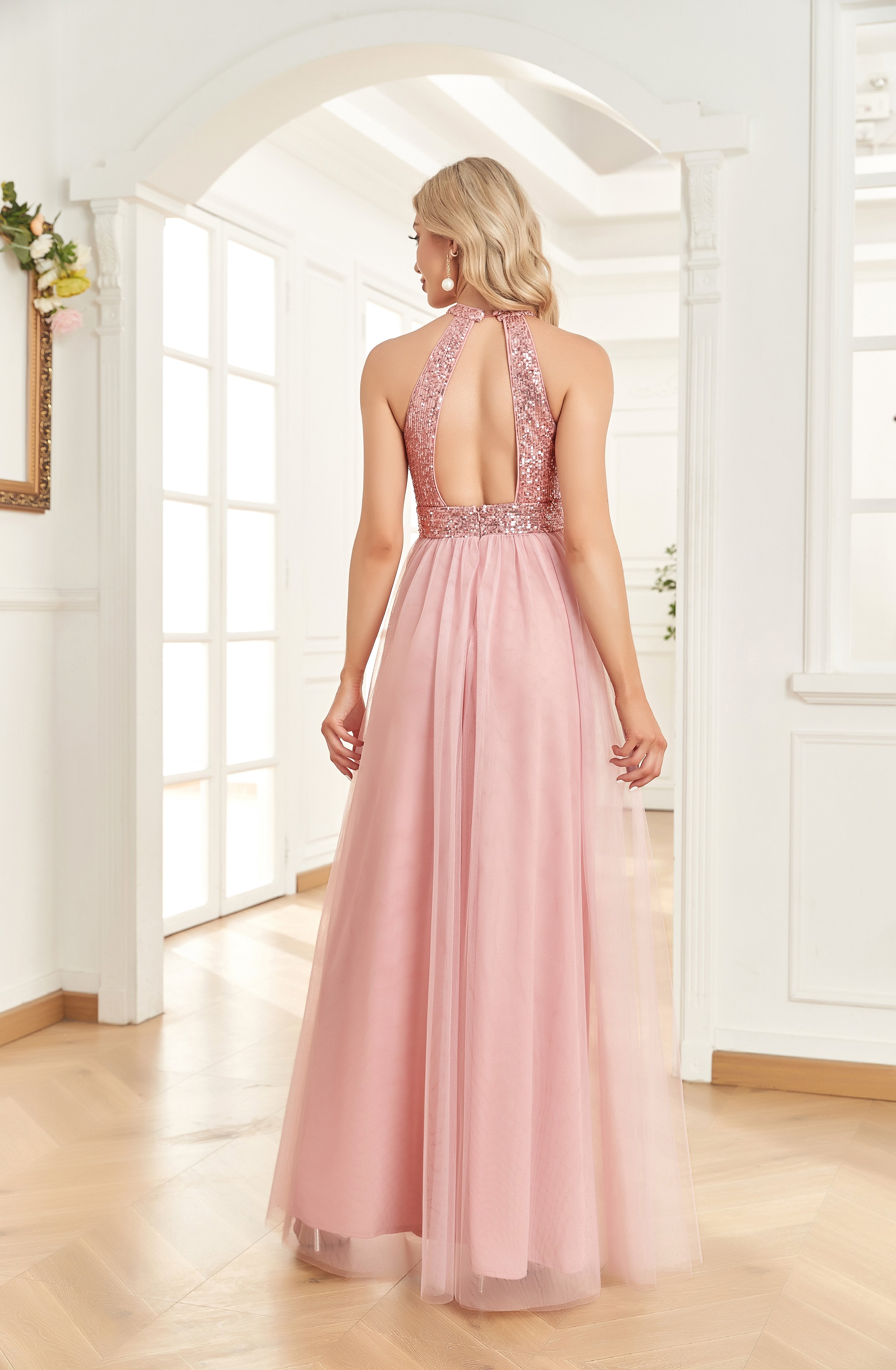 XUIBOL | Sequin_Dress_With_Cutout_Halter_Neck_Pink4
