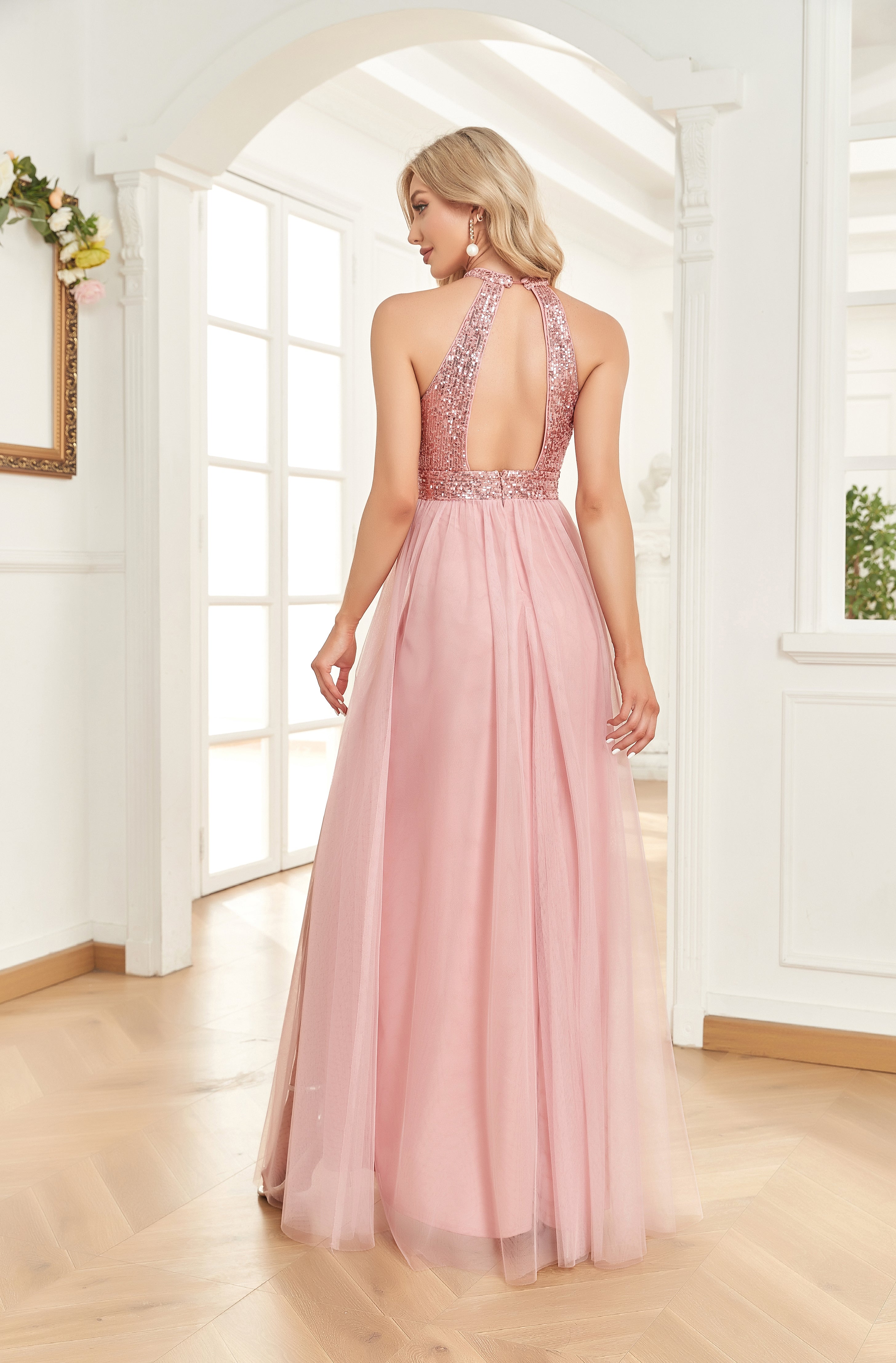 XUIBOL | Sequin_Dress_With_Cutout_Halter_Neck_Pink5