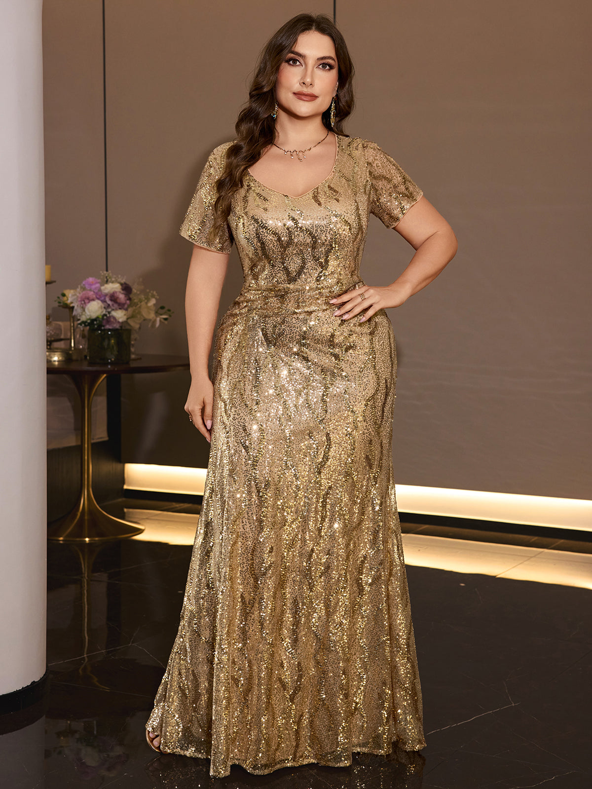 Plus Size Gold Sequin V Neck Short Sleeve Mermaid Maxi Evening Gown Curvy Floor Length Formal Party Dress for Wedding Gala