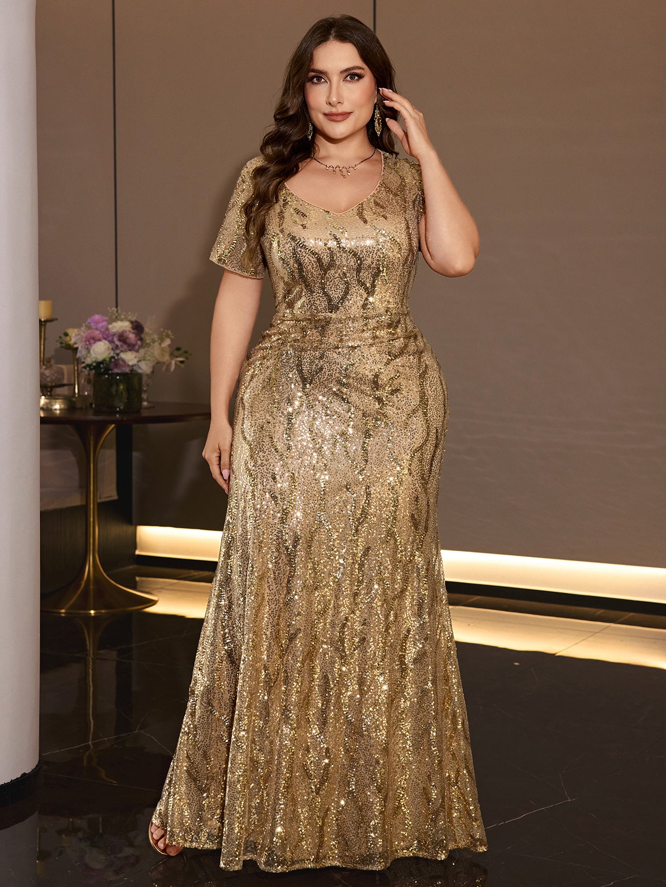 Plus Size Gold Sequin V Neck Short Sleeve Mermaid Maxi Evening Gown Curvy Floor Length Formal Party Dress for Wedding Gala