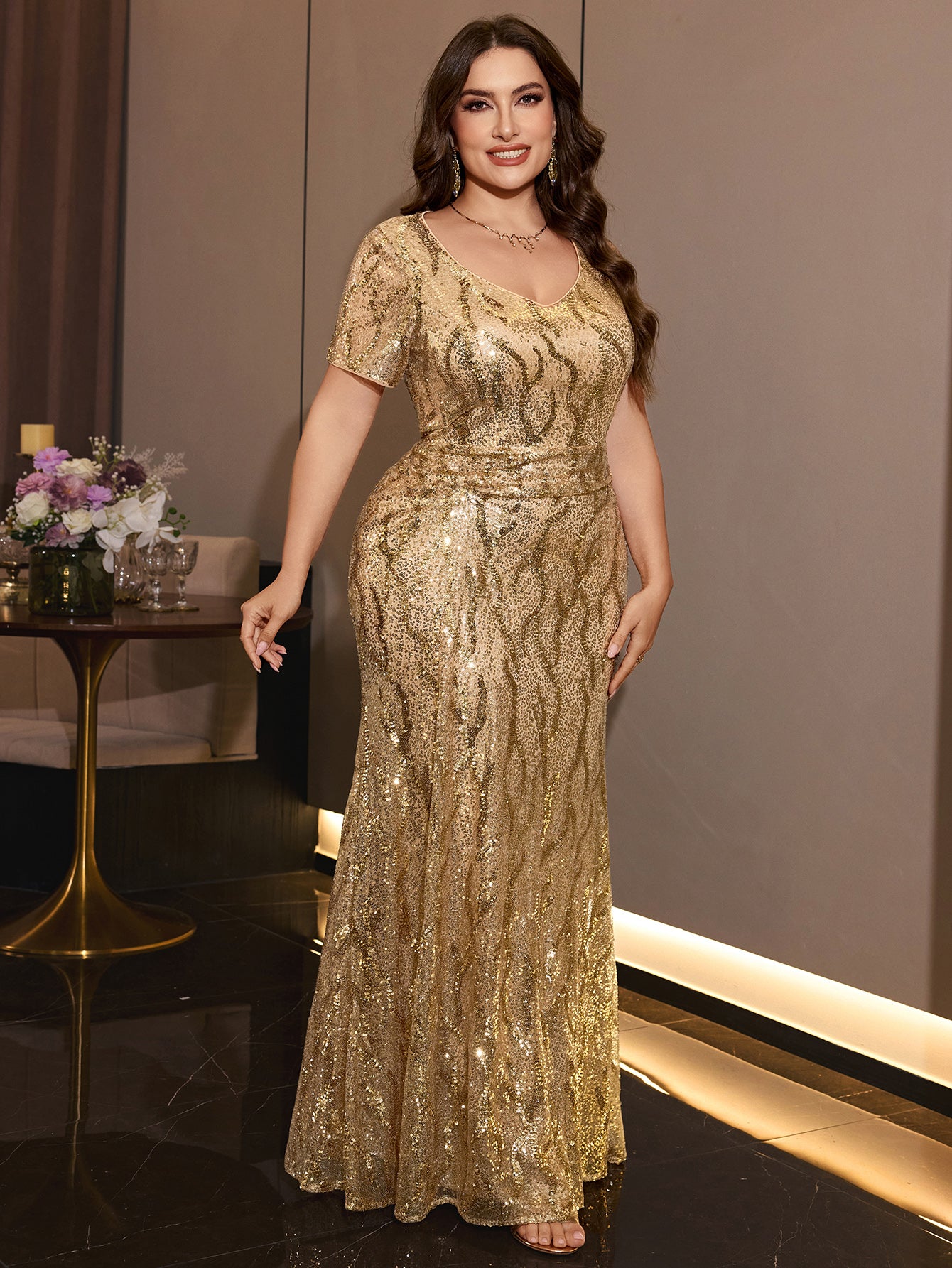 Plus Size Gold Sequin V Neck Short Sleeve Mermaid Maxi Evening Gown Curvy Floor Length Formal Party Dress for Wedding Gala