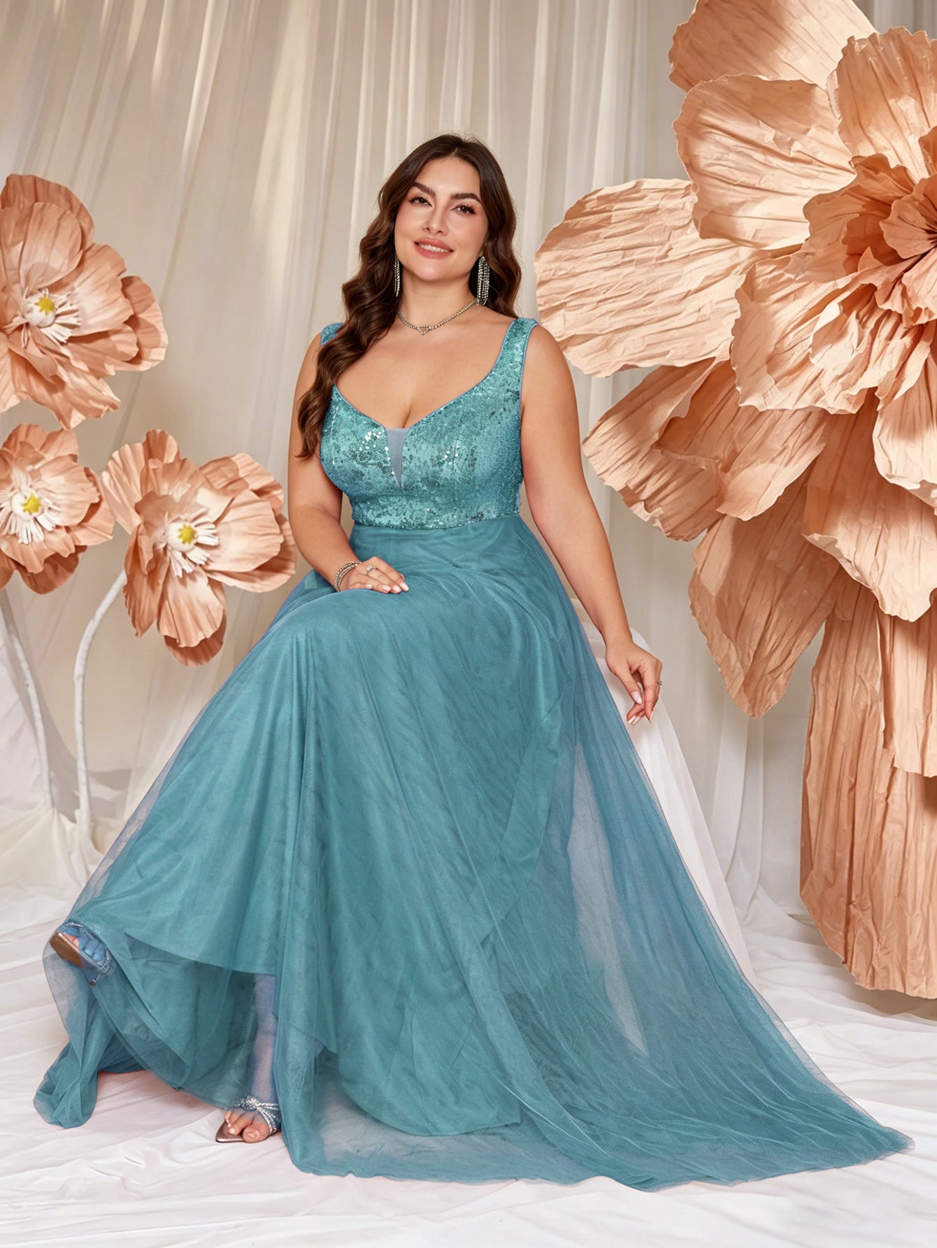 V-neck Long Sleeveless Sequined Embroidered Dress